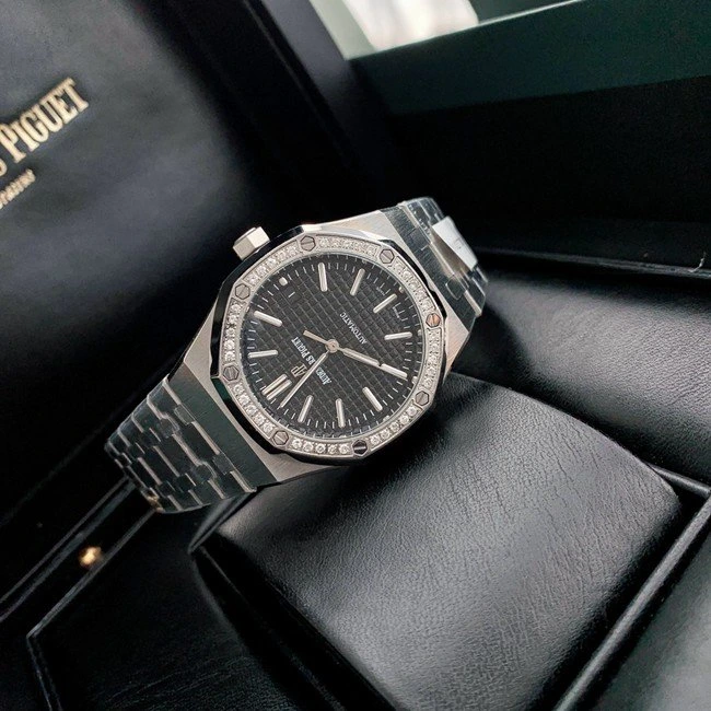 Reloj réplica Audemars Piguet Royal Oak 15451 caja con pedrería – 37 mm · Ref. RSC-12331