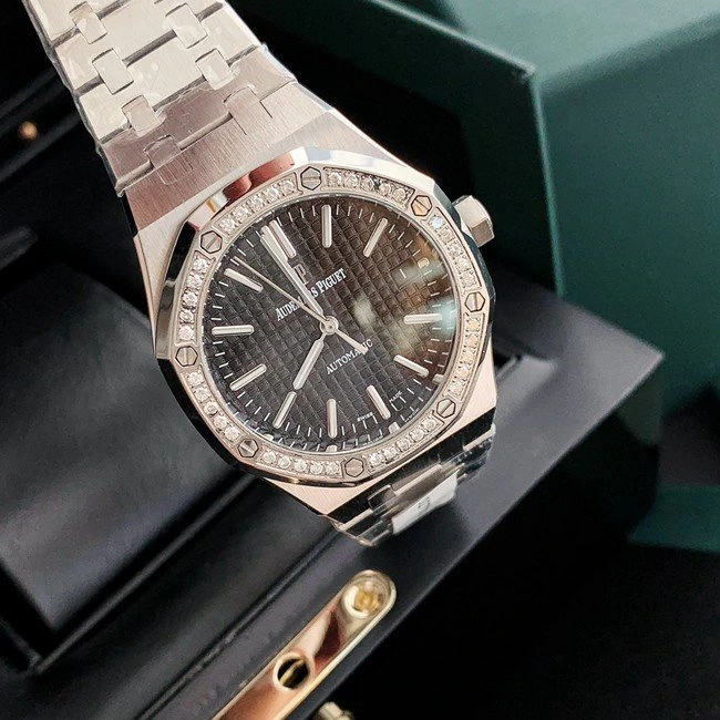 Reloj réplica Audemars Piguet Royal Oak 15451 caja con pedrería – 37 mm · Ref. RSC-12331
