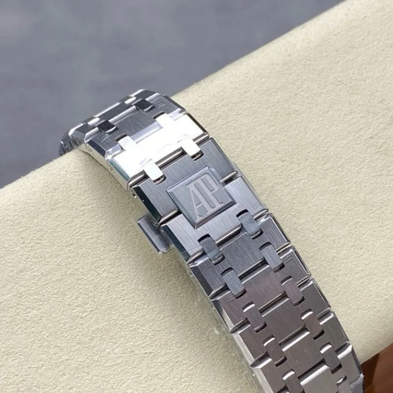 Reloj réplica Audemars Piguet Royal Oak 15500 KAWS – 41 mm · Ref. RSC-3485