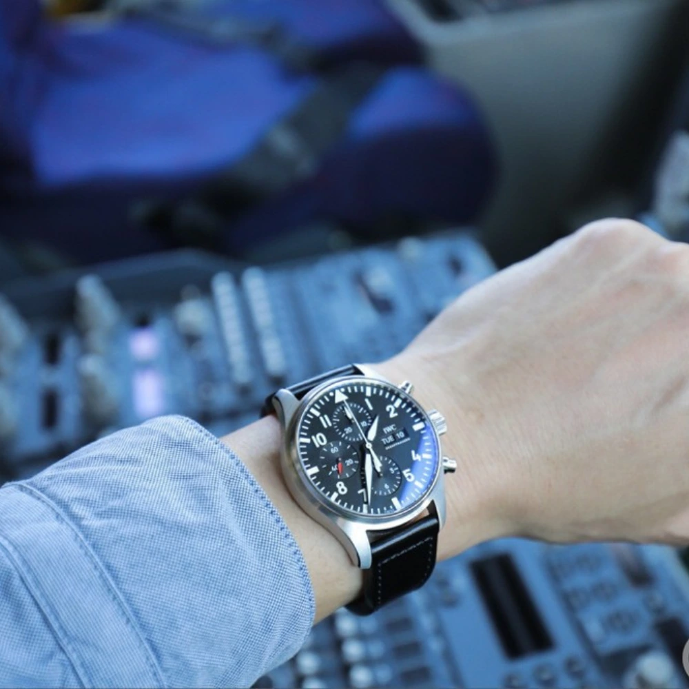 Reloj réplica IWC Pilot esfera azul esfera negra – 43 mm · Ref. RSC-9610