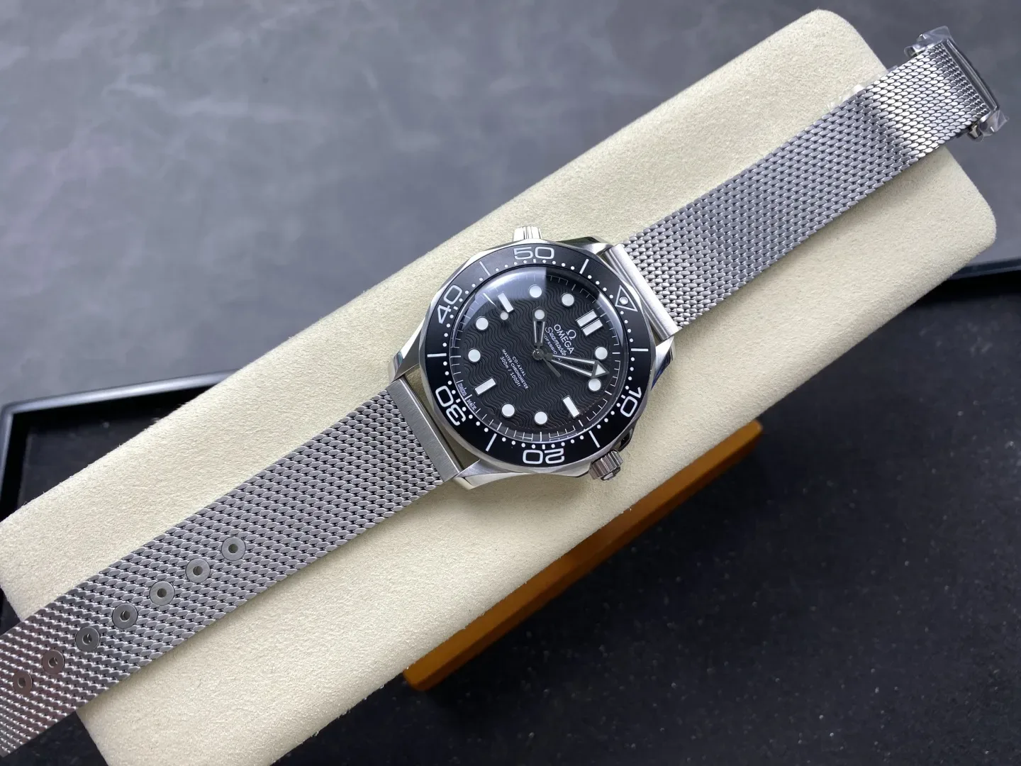 Reloj réplica Omega Seamaster Diver 300M titanio – 42 mm · Ref. RSC-12697