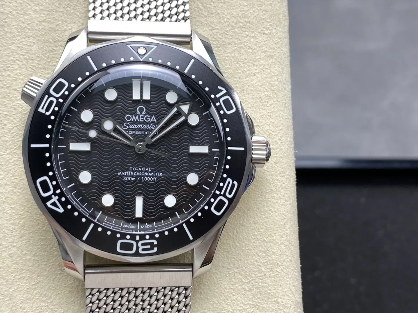 Reloj réplica Omega Seamaster Diver 300M titanio – 42 mm · Ref. RSC-12697