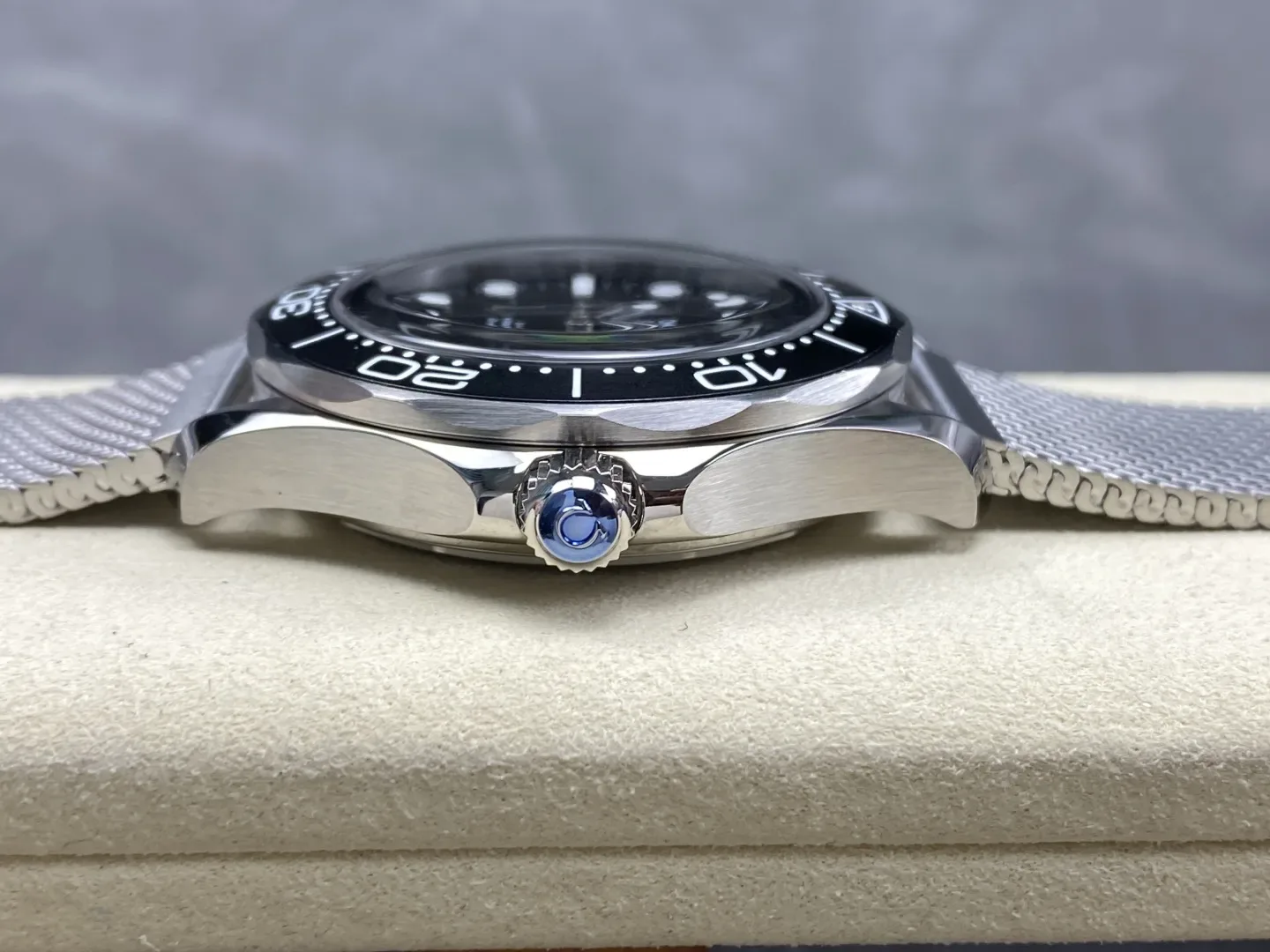 Reloj réplica Omega Seamaster Diver 300M titanio – 42 mm · Ref. RSC-12697