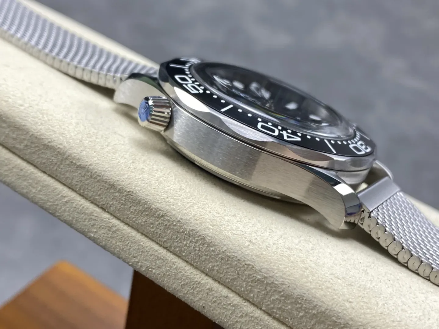 Reloj réplica Omega Seamaster Diver 300M titanio – 42 mm · Ref. RSC-12697