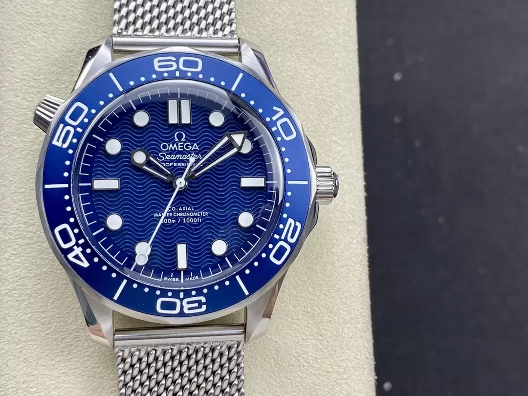 Reloj réplica Omega Seamaster Diver 300m titanio – 42 mm · Ref. RSC-12708