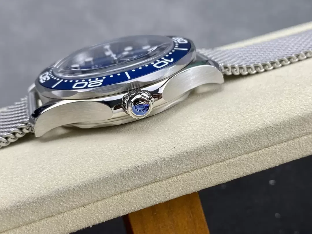 Reloj réplica Omega Seamaster Diver 300m titanio – 42 mm · Ref. RSC-12708
