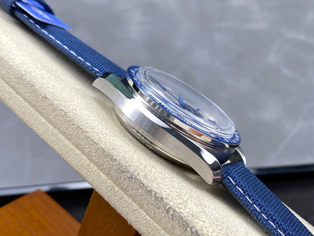 Reloj réplica Omega Speedmaster Moon Snoopy 50 aniversario · Ref. RSC-8613
