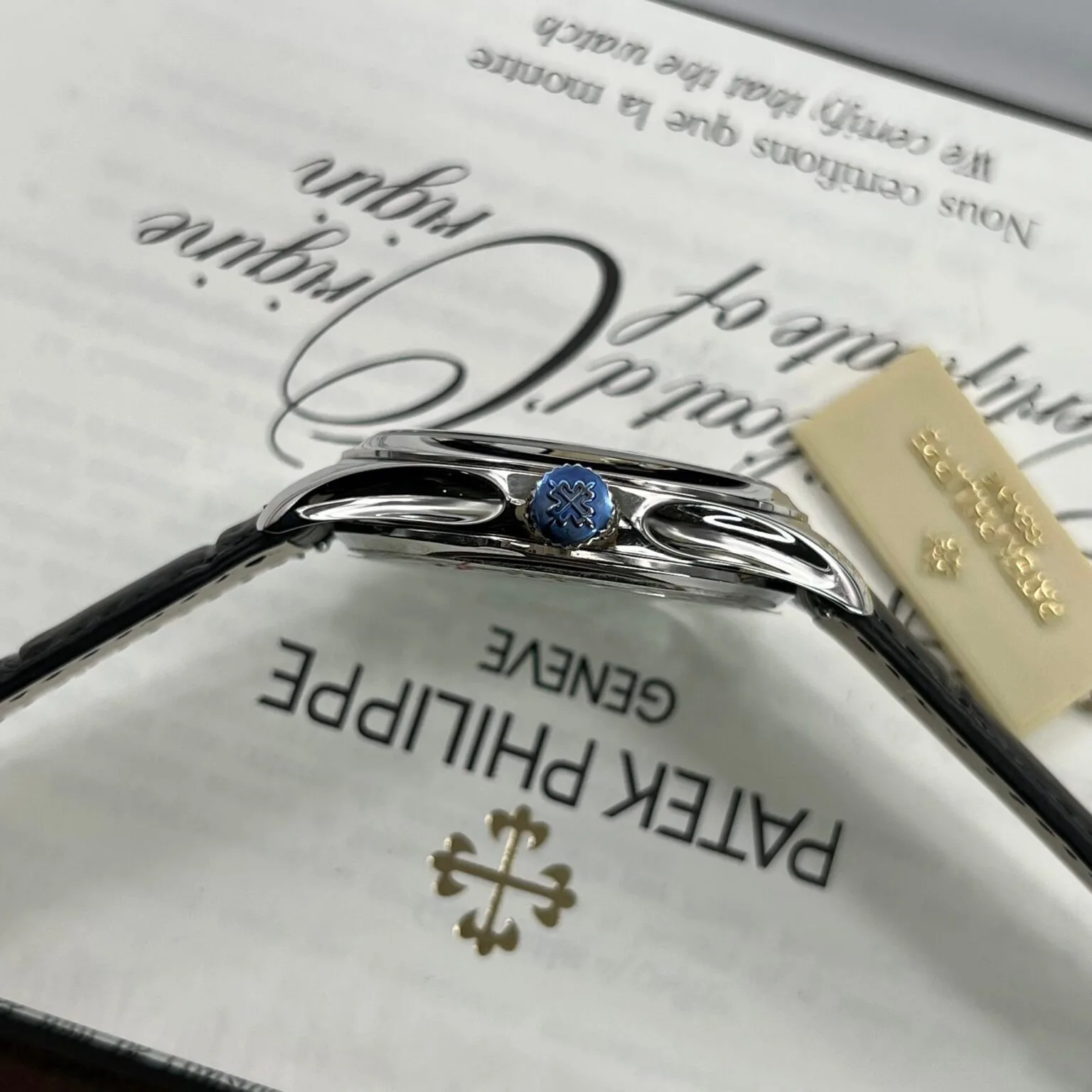 Reloj réplica Patek Philippe Calatrava 5227-010 – 39 mm