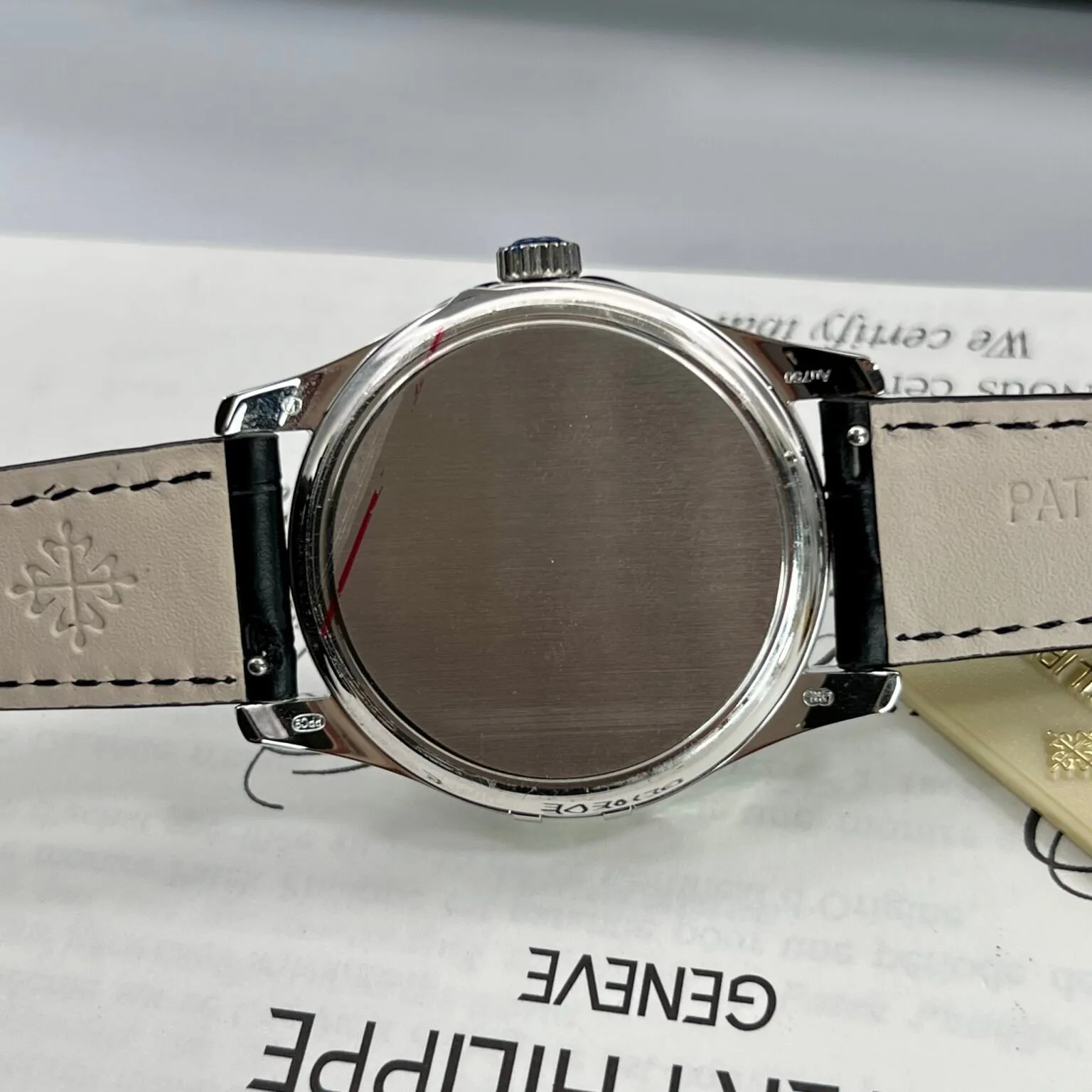 Reloj réplica Patek Philippe Calatrava 5227-010 – 39 mm