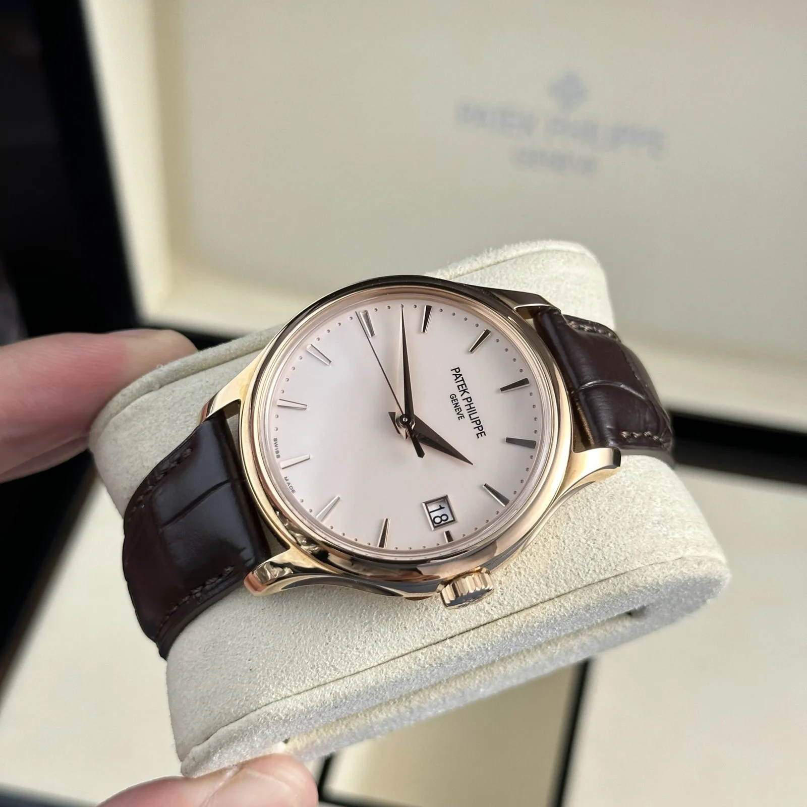 Reloj réplica Patek Philippe Calatrava 5227R – 39 mm