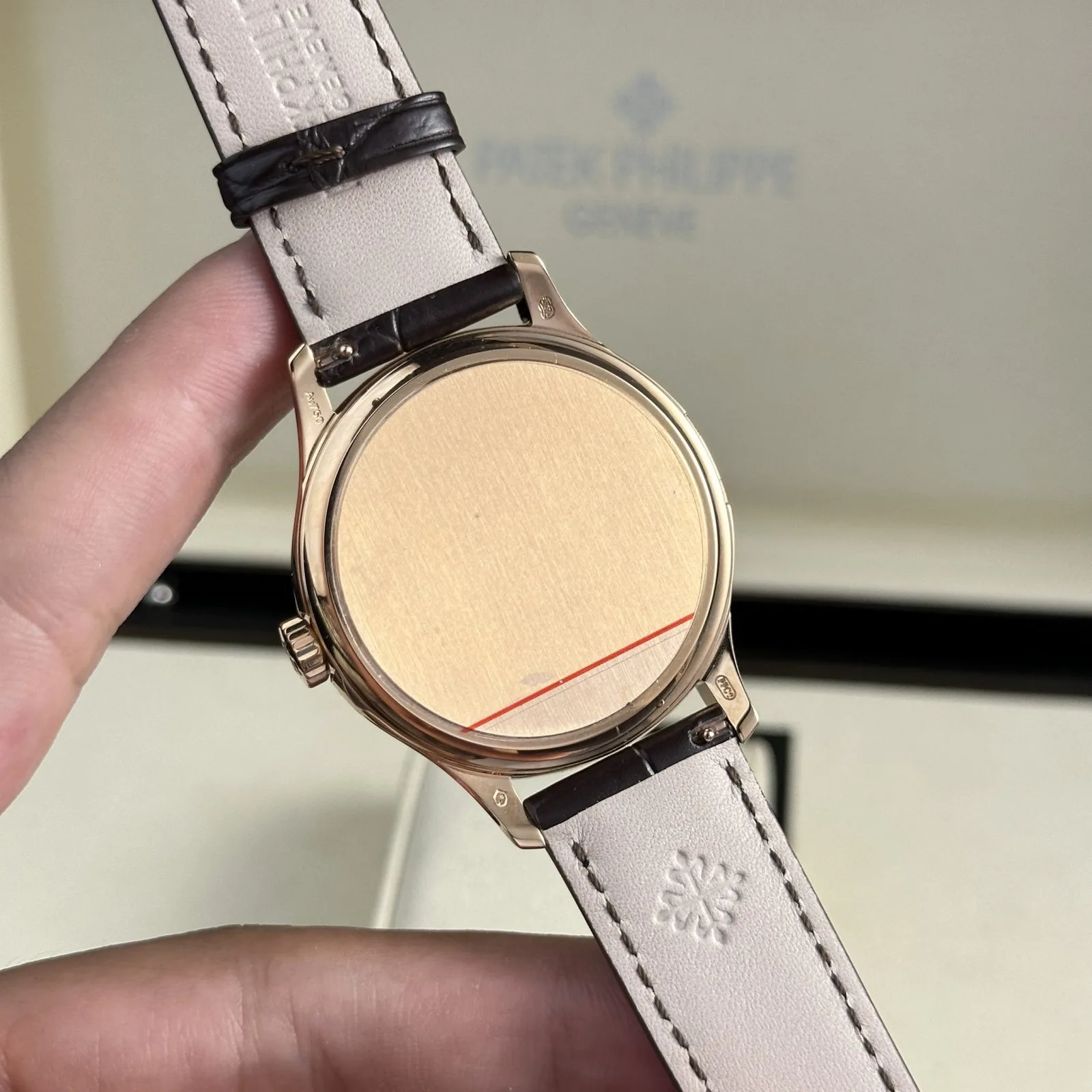 Reloj réplica Patek Philippe Calatrava 5227R – 39 mm