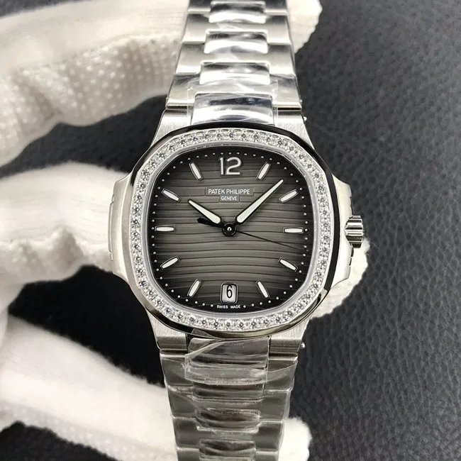 Reloj réplica Patek Philippe Nautilus 7118 pedrería · Ref. RSC-2948