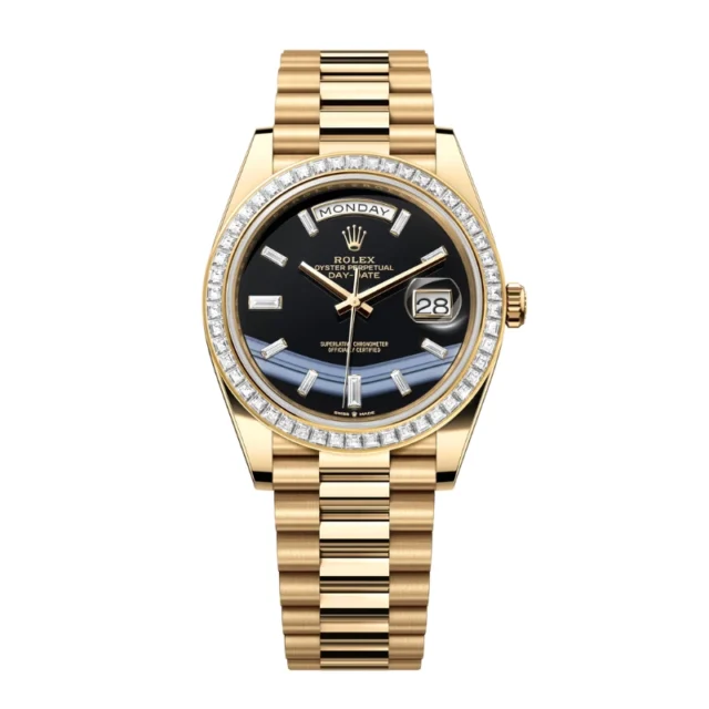 Reloj réplica Rolex Day-Date acabado oro amarillo esfera ónix negro bisel con pedrería – 40 mm · Ref. RSC-12055