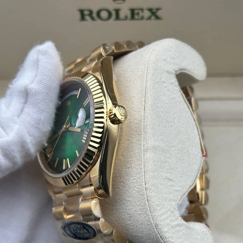 Reloj réplica Rolex Day-Date acabado oro amarillo esfera verde degradada – 40 mm · Ref. RSC-12080