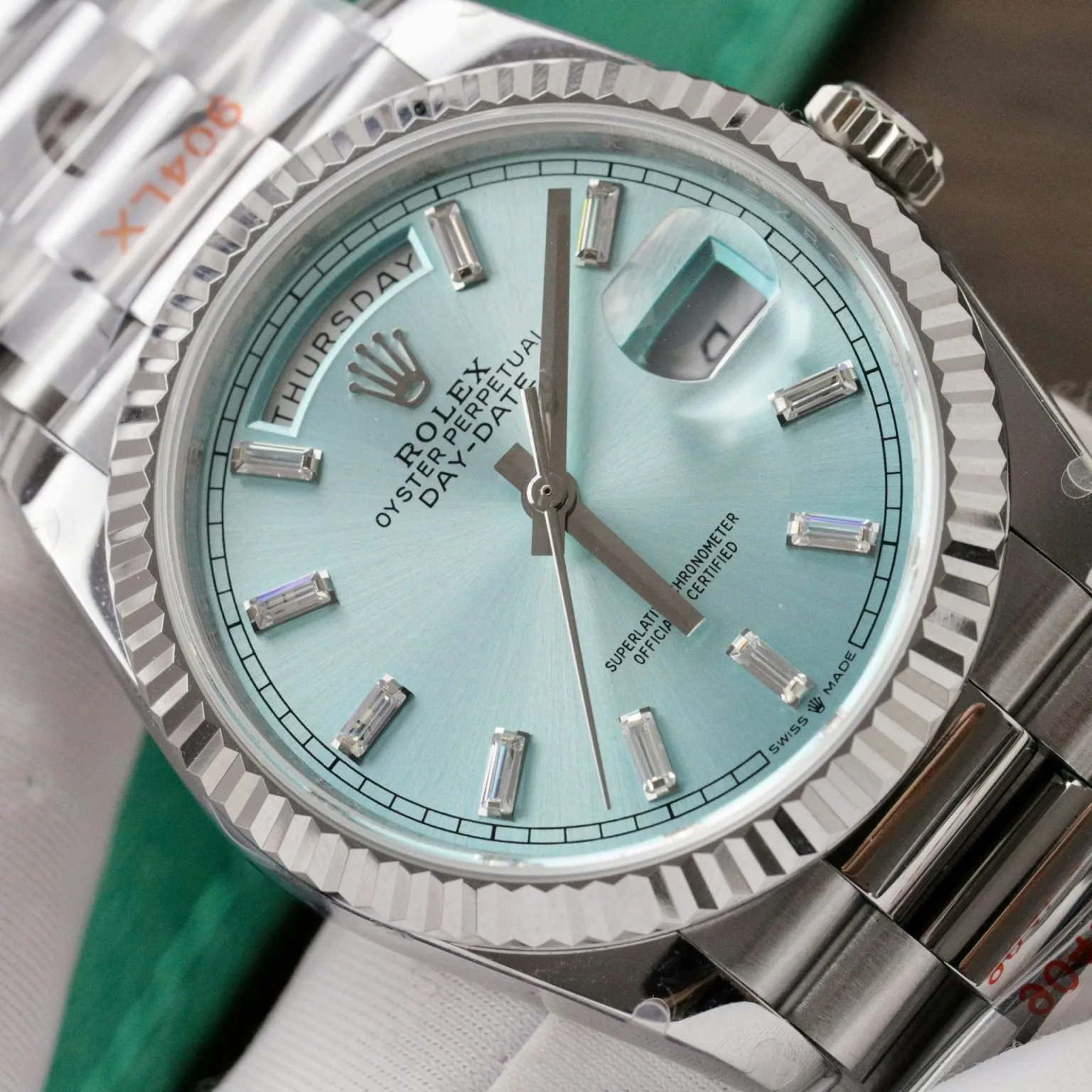 Reloj réplica Rolex Day-Date acabado oro blanco azul hielo – 36 mm