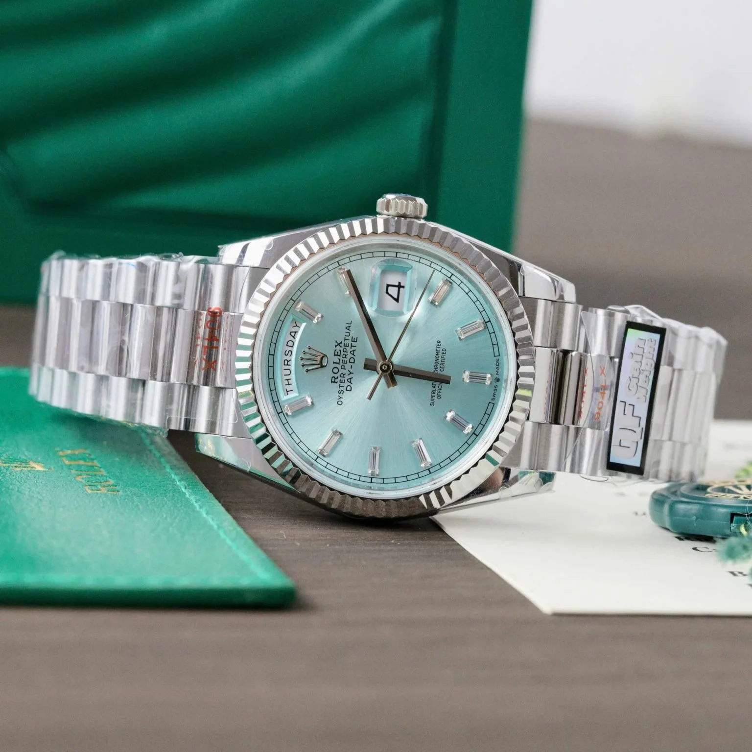 Reloj réplica Rolex Day-Date acabado oro blanco azul hielo – 36 mm