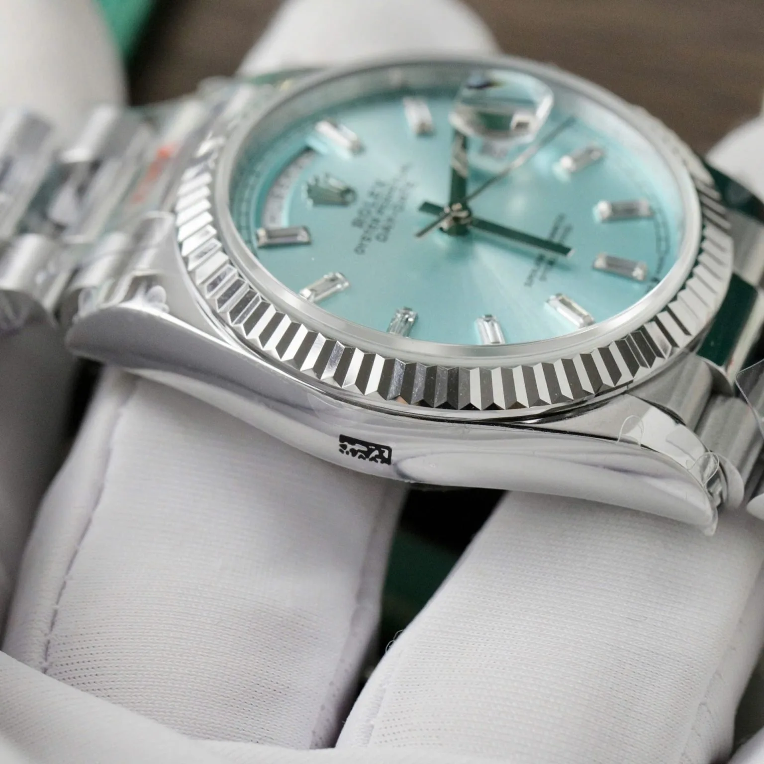 Reloj réplica Rolex Day-Date acabado oro blanco azul hielo – 36 mm