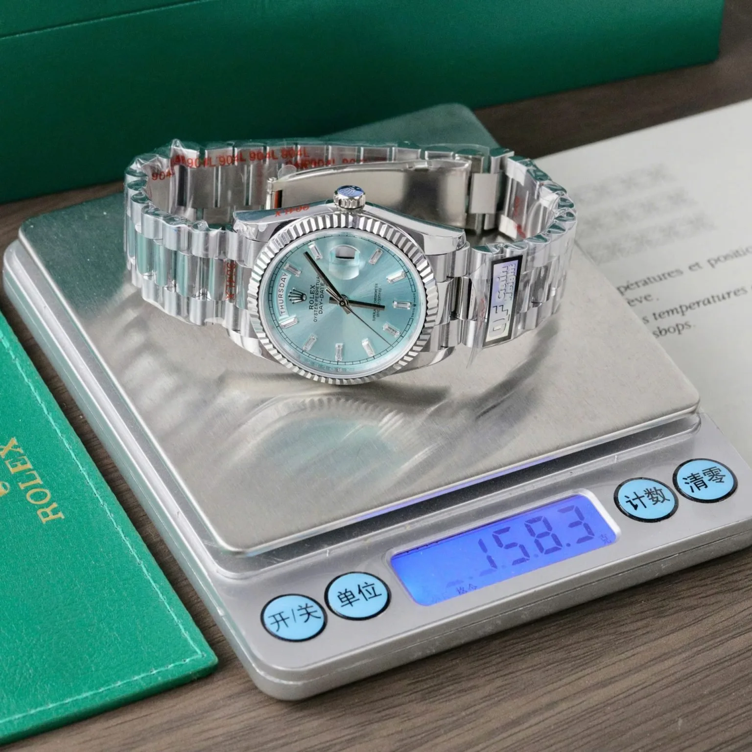 Reloj réplica Rolex Day-Date acabado oro blanco azul hielo – 36 mm