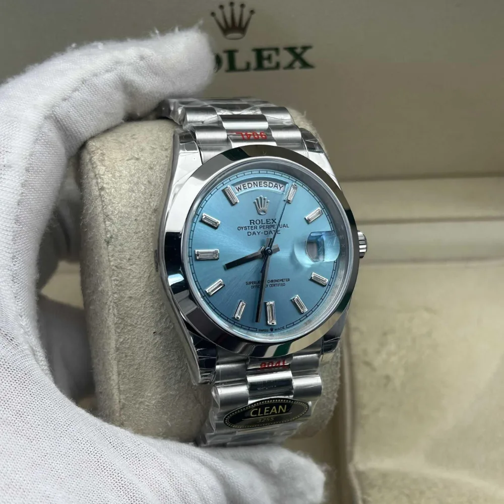 Reloj réplica Rolex Day-Date acabado oro blanco esfera azul hielo – 40 mm