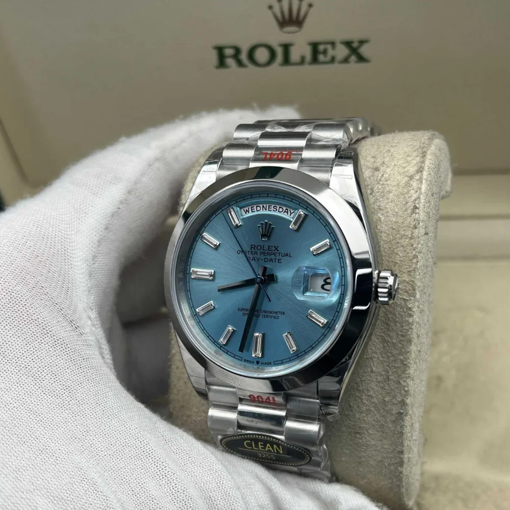 Reloj réplica Rolex Day-Date acabado oro blanco esfera azul hielo – 40 mm
