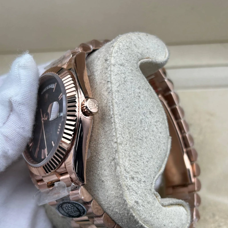 Reloj réplica Rolex Day-Date acabado oro rosa esfera negra – 40 mm · Ref. RSC-11445