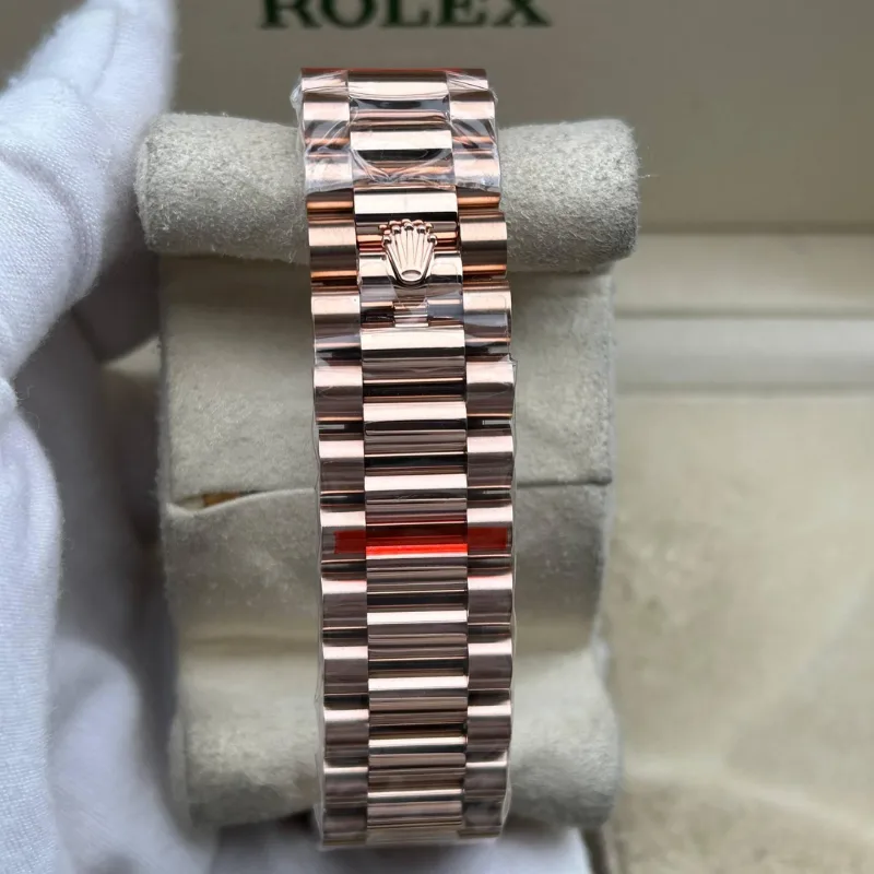 Reloj réplica Rolex Day-Date acabado oro rosa esfera negra – 40 mm · Ref. RSC-3227
