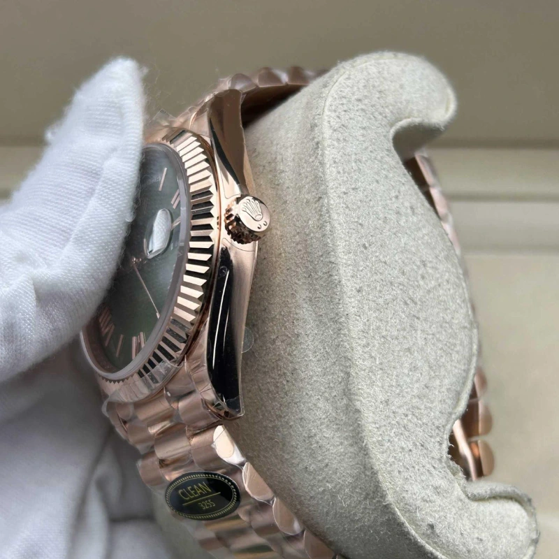 Reloj réplica Rolex Day-Date acabado oro rosa esfera verde – 40 mm · Ref. RSC-11465