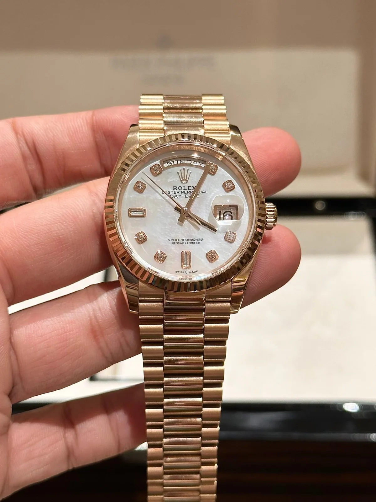 Reloj réplica Rolex Day-Date nácar – 36 mm