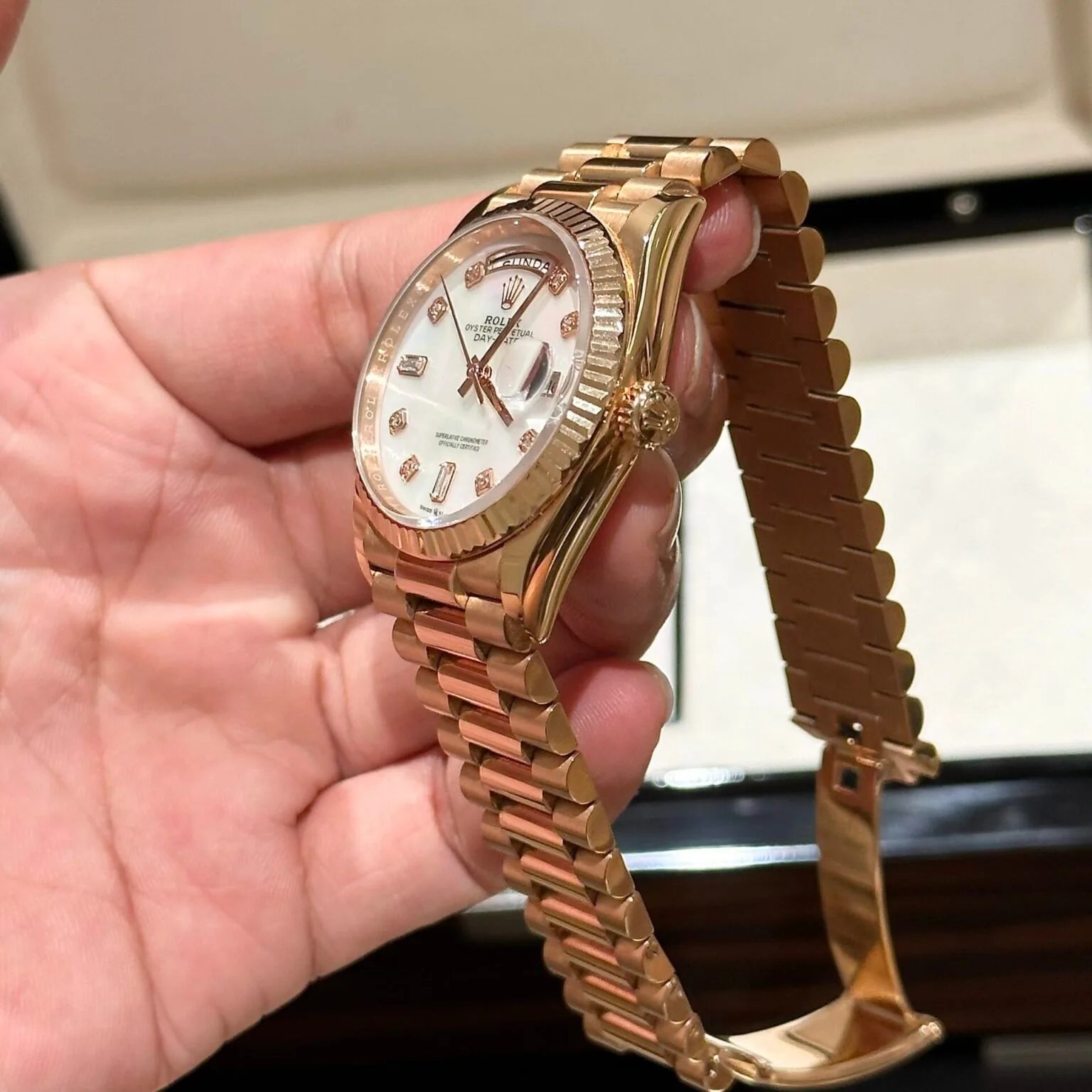 Reloj réplica Rolex Day-Date nácar – 36 mm