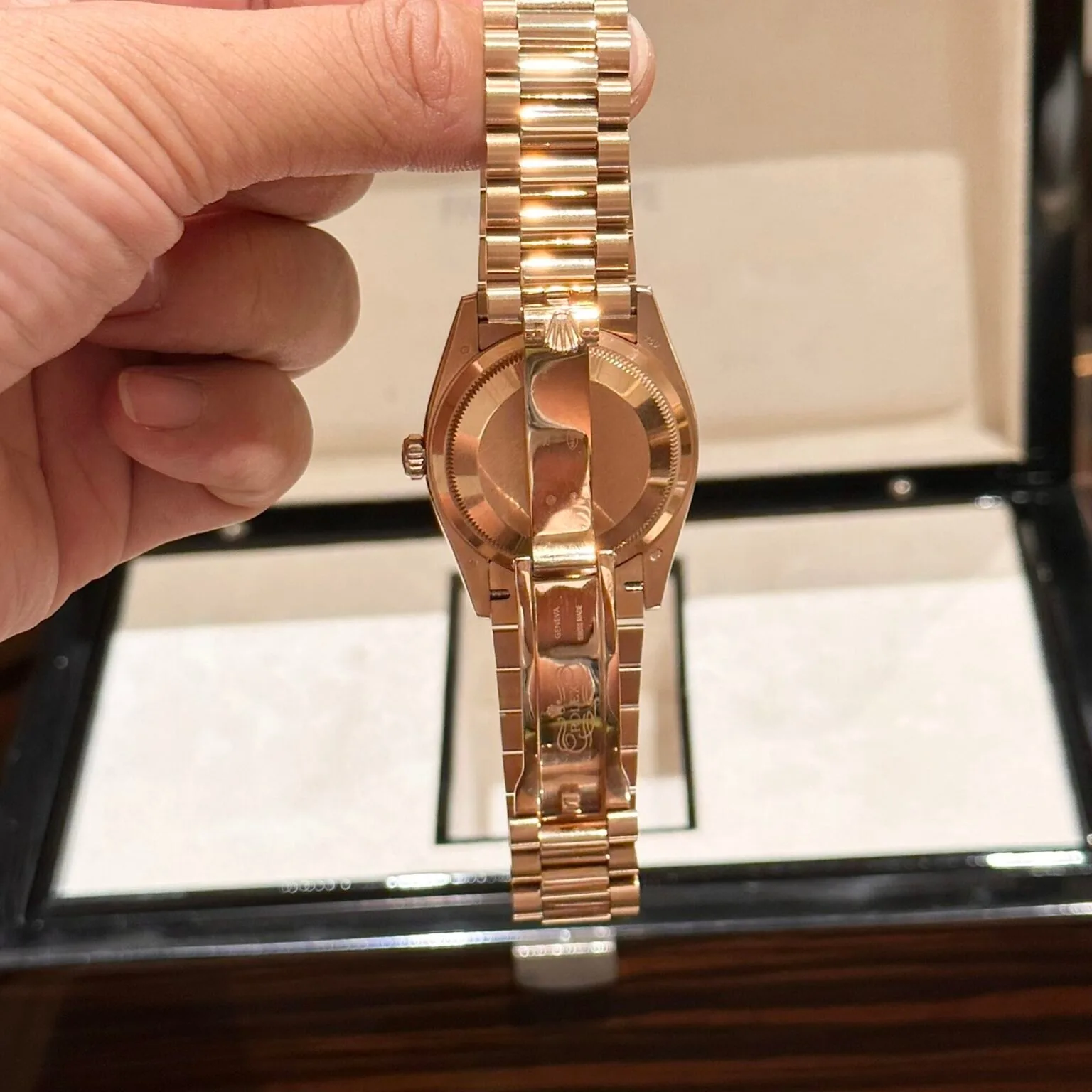 Reloj réplica Rolex Day-Date nácar – 36 mm