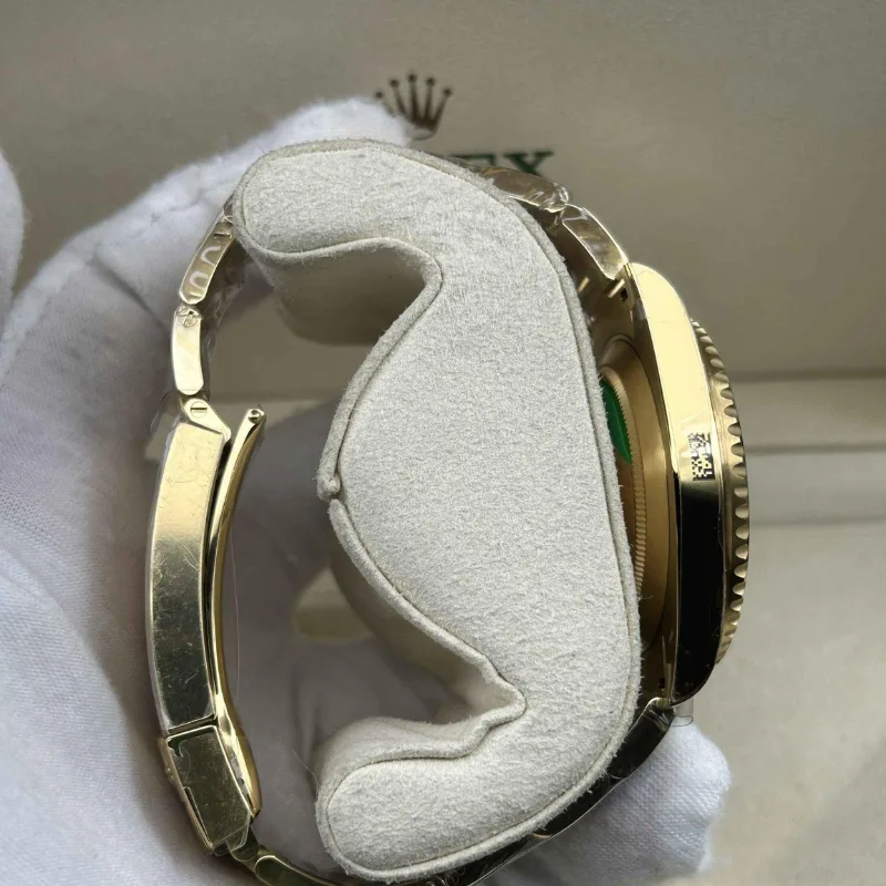 Reloj réplica Rolex Oyster Submariner dorado y negro – 40 mm